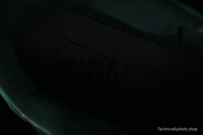 Vans Classics Knu Skool Retro Sneakers with Enlarged Toe and Thickened Tongue - VN0009QCLC2