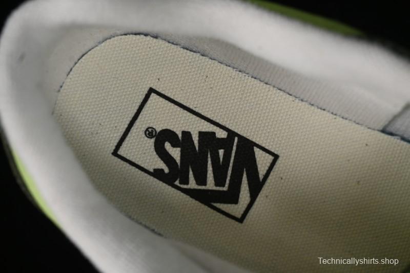 Vans Chukka Push Low-Top Skate Shoes with Slip-Resistant Sole in Apple Green - VN0008ZE08P