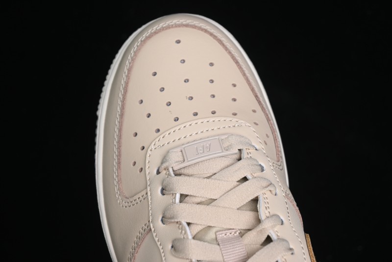 Nike Air Force 1 '07 Low Top Sneakers with Full-Grain Leather and Air Cushion - DQ7569-102