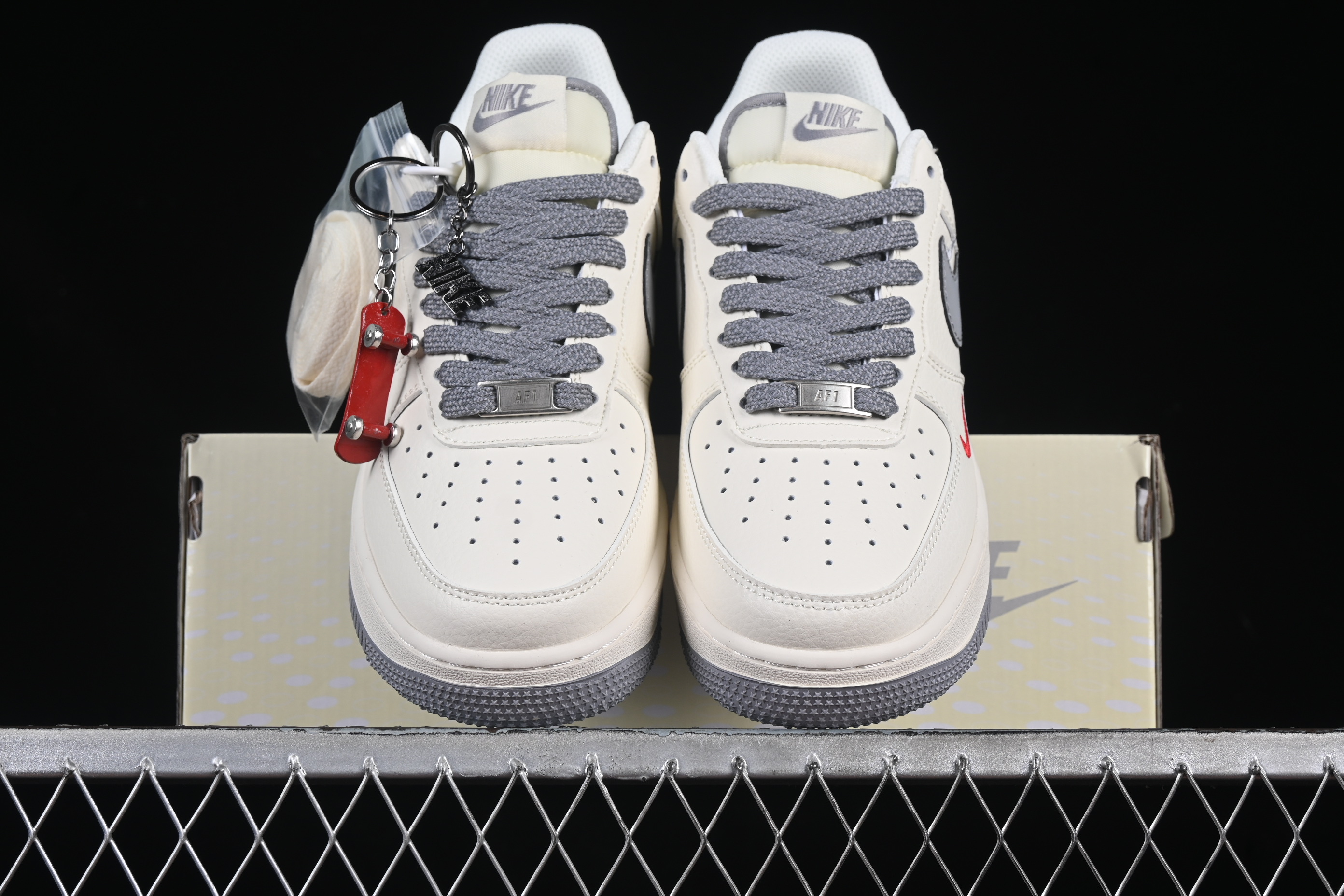 Nike Air Force 1 '07 Low Supreme Collaboration Casual Sneakers with Red Swoosh - HH7518-039