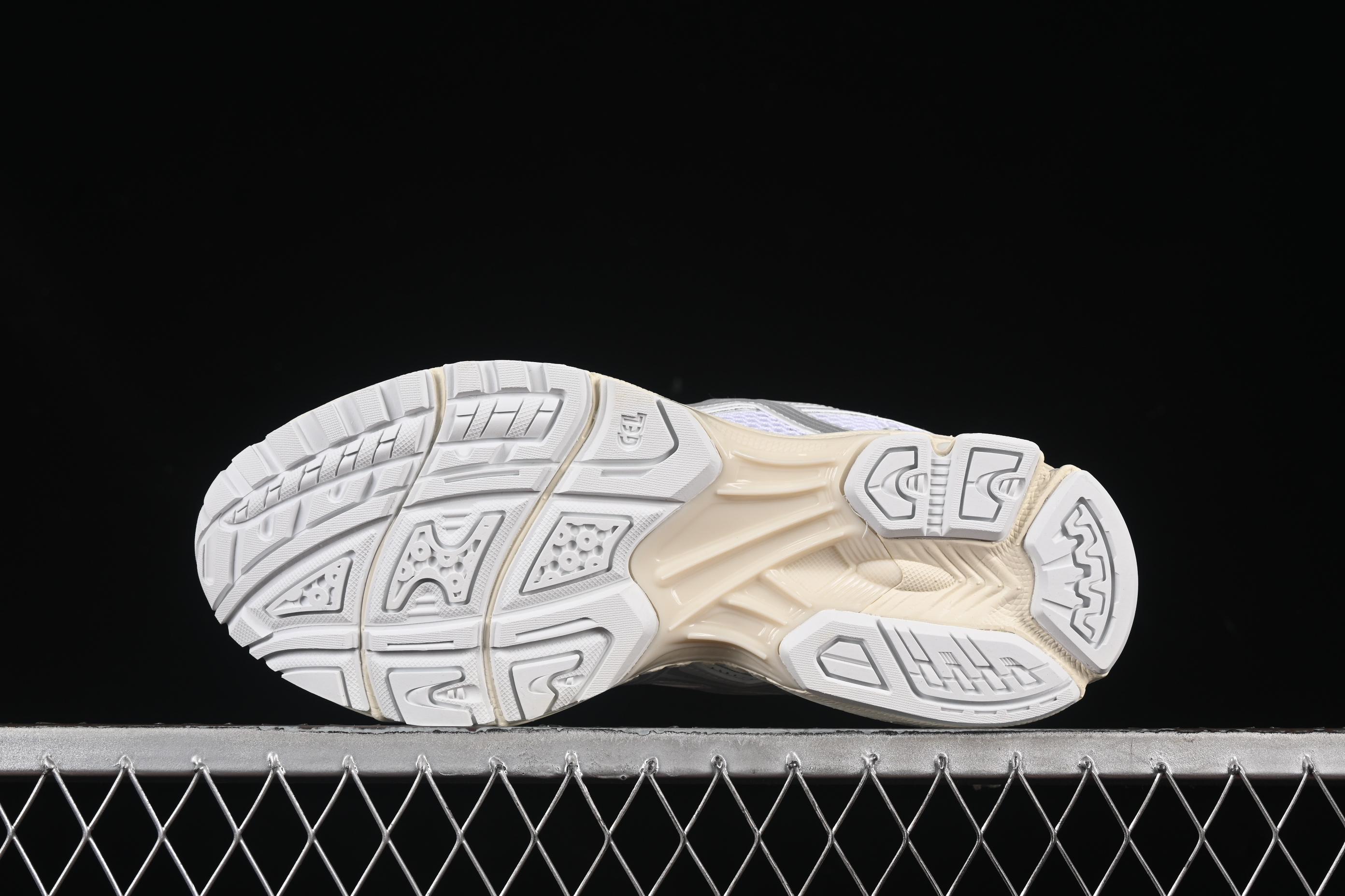 Asics Gel-Nimbus 10.1 Retro Breathable Casual Shoes with Cushioning for Men - 1203A673-100