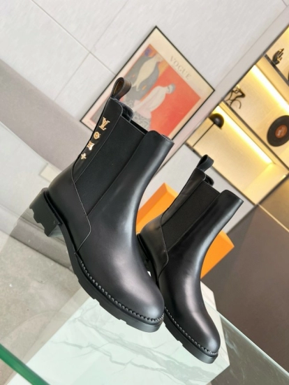 2024 Women Louis Vuitton Black Leather Ankle Boots MJ00310
