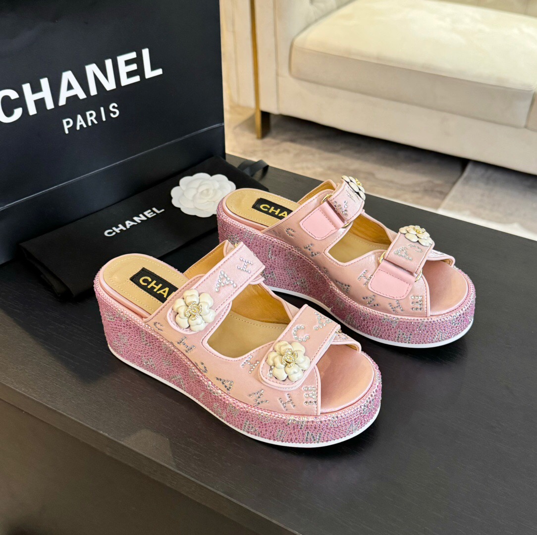 2025 Slippers Chanel Pink Leather Wedge Sandals LY00330