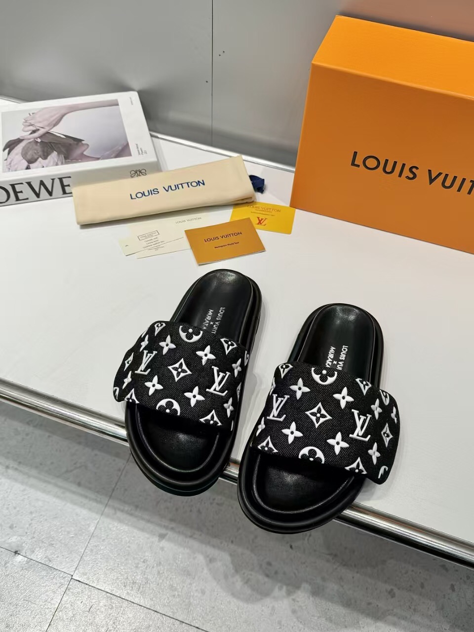 2025 Slippers Louis Vuitton Black Fabric Slippers