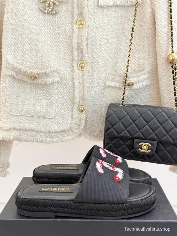 2025 Slippers Chanel Black Embroidered Fabric Slippers