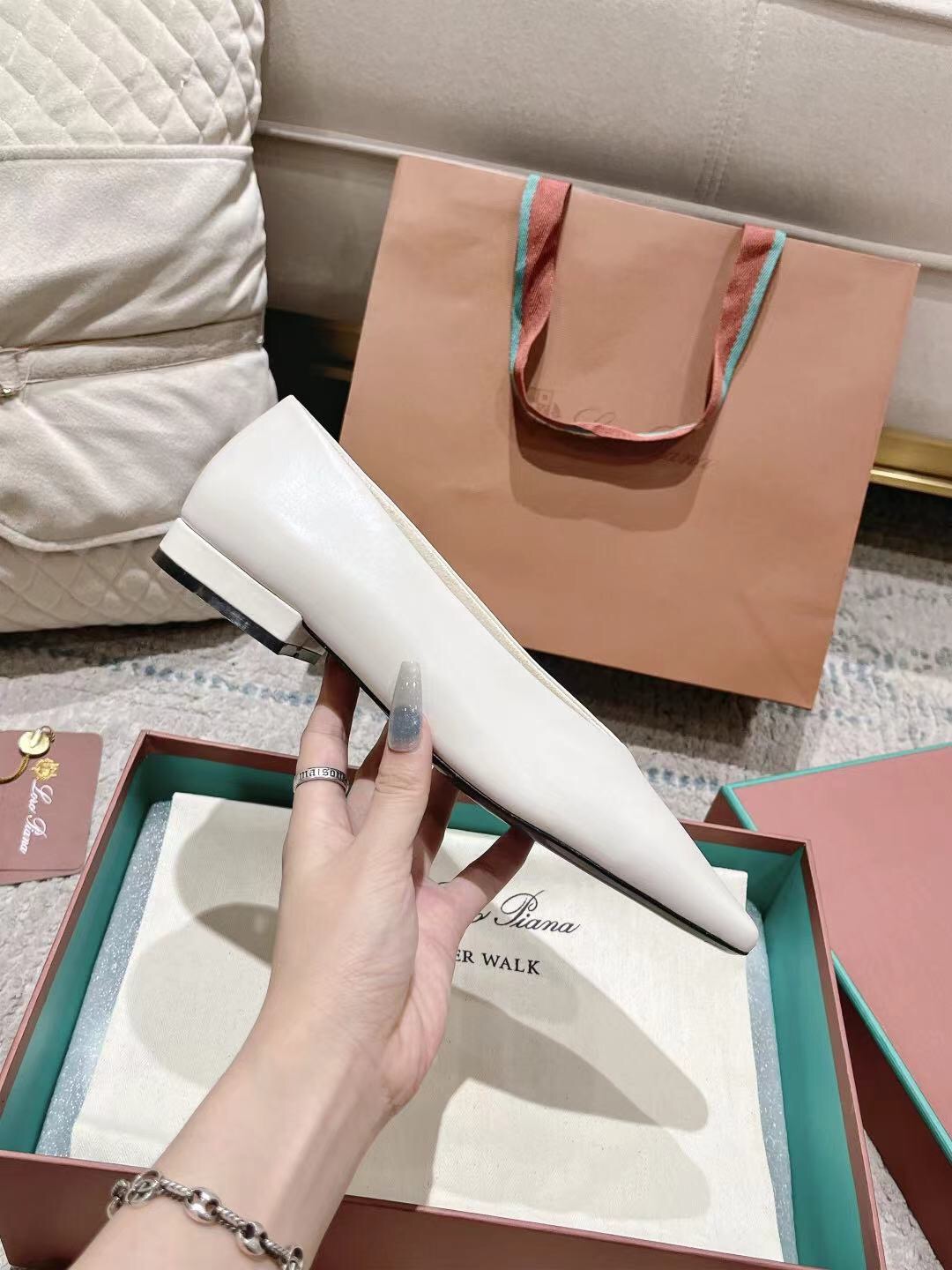 2025 Women LP White Leather Ballet Flats LY00320