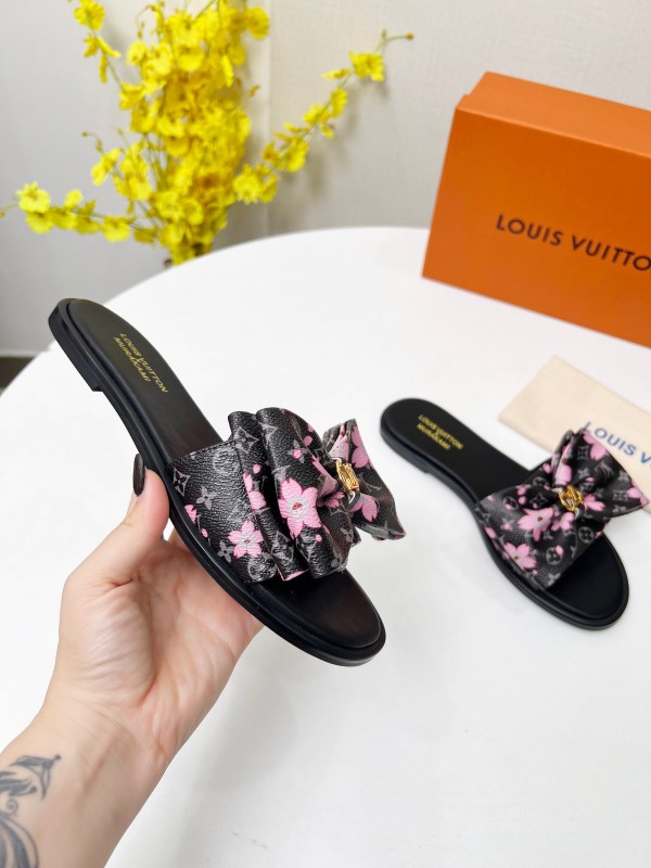 2025 Women Louis Vuitton Black Pink Leather Slippers LY00190
