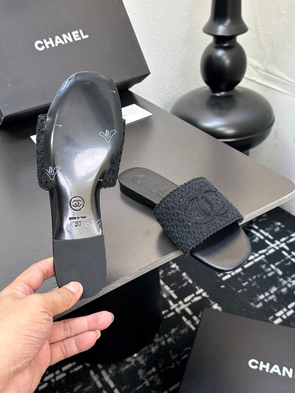 2025 Slippers CHANEL Black Fabric Slippers