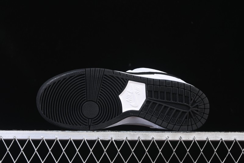 Nike SB Dunk Low Classic White Black Low-Top Casual Skate Shoes HF3704-100