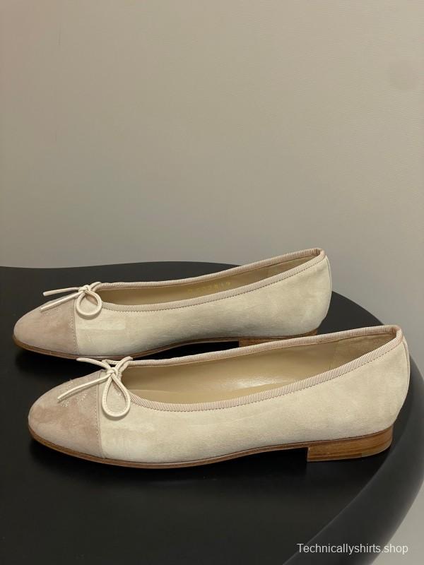 Chanel Ballet Flats with Bow Detail in Suede - KFY00300