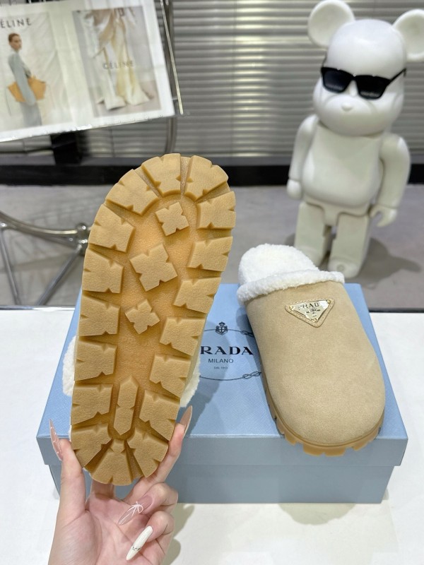 Prada Fall/Winter 2025 New Mule Slippers with Triangle Buckle Bread Loaf Toe - KFY00270