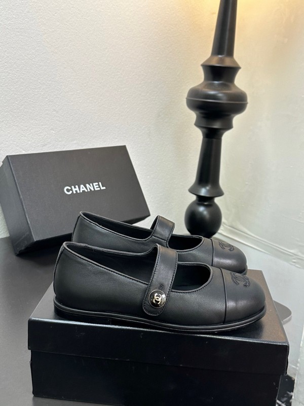 Chanel Quilted Slippers with Diamond Pattern Design - KFY00280