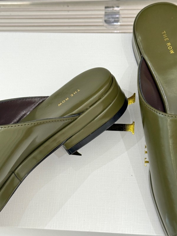 The Row 2025/SS Platform Slides - KFY00280