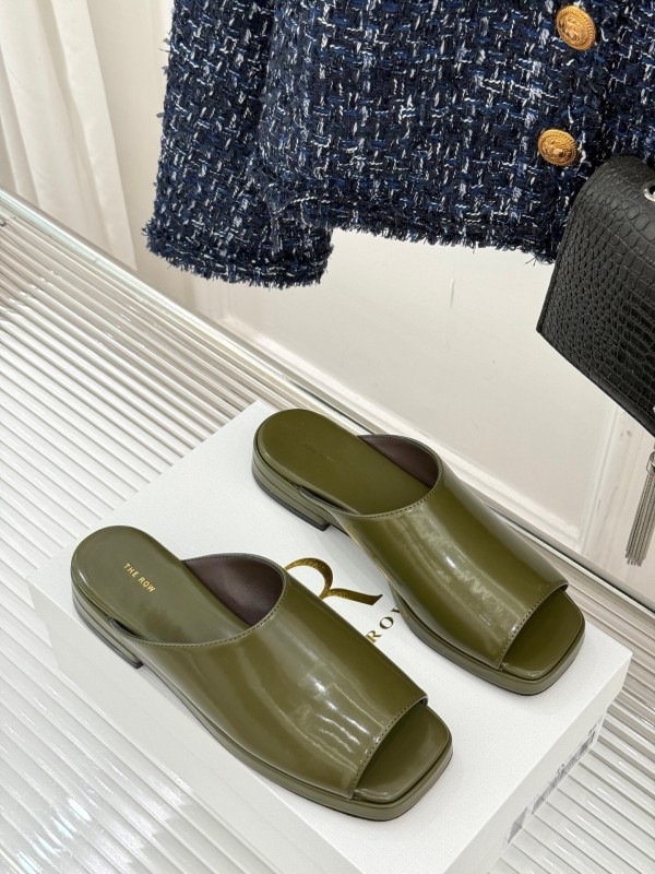 The Row 2025/SS Platform Slides - KFY00280