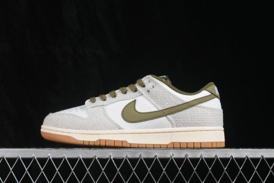Nike SB Dunk Low Skateboarding Shoes with Cushioned Collar - II7078-001