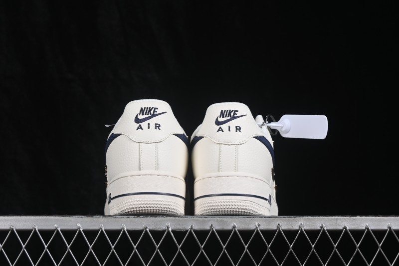 Nike Air Force 1 '07 Low Skateboarding Shoes with Full-Length Air Cushion - DN9688-127