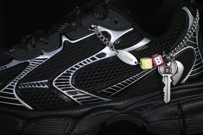 Balenciaga 3XL Charms Men Running Shoes with Cushioned Sole and Fashion-Forward Design - W3XCN1000