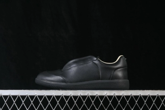 Maison Margiela Replica Calfskin Retro Low-Top Sneakers - S58WS0180
