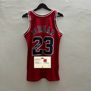 MICHAEL JORDAN SIGNED NBA